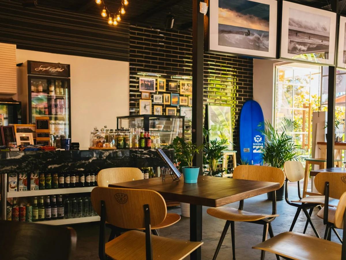 commercial-painting-modern-cafe-interior-hereford-painters Commercial painting Hereford - modern cafe interior by Hereford Painters