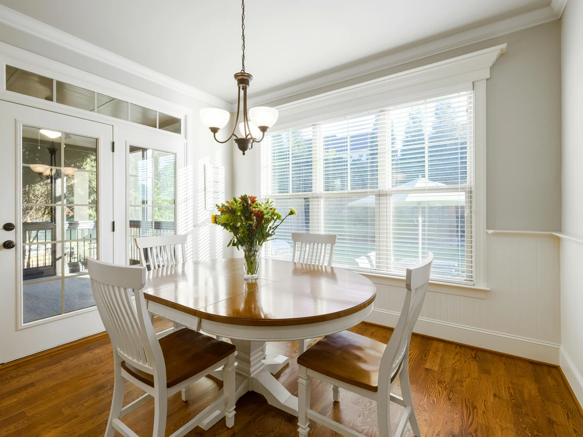 dining-room-painting-bright-dining-room-hereford-painters Dining room painting costs Hereford - bright dining room by Hereford Painters